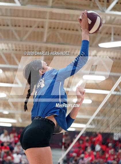 Thumbnail 3 in Bellville vs. Robinson (UIL 4A Regional Semifinals) photogallery.