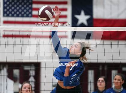 Thumbnail 1 in Bellville vs. Robinson (UIL 4A Regional Semifinals) photogallery.