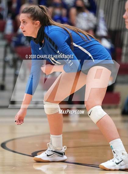 Thumbnail 1 in Bellville vs. Robinson (UIL 4A Regional Semifinals) photogallery.