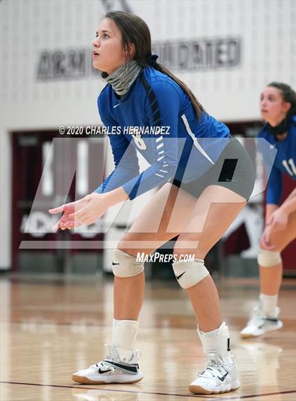 Thumbnail 2 in Bellville vs. Robinson (UIL 4A Regional Semifinals) photogallery.