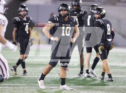 Thumbnail 2 in Big Spring vs Brownwood (UIL Football 4A Division 1 Bi-District) photogallery.