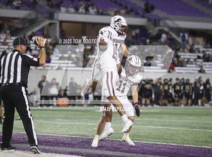 Thumbnail 3 in Big Spring vs Brownwood (UIL Football 4A Division 1 Bi-District) photogallery.