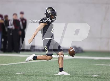 Thumbnail 3 in Big Spring vs Brownwood (UIL Football 4A Division 1 Bi-District) photogallery.