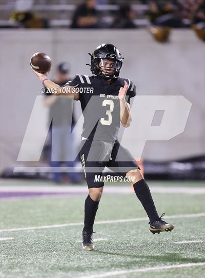Thumbnail 1 in Big Spring vs Brownwood (UIL Football 4A Division 1 Bi-District) photogallery.