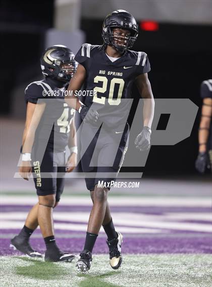 Thumbnail 3 in Big Spring vs Brownwood (UIL Football 4A Division 1 Bi-District) photogallery.