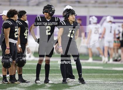 Thumbnail 2 in Big Spring vs Brownwood (UIL Football 4A Division 1 Bi-District) photogallery.
