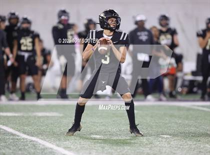 Thumbnail 2 in Big Spring vs Brownwood (UIL Football 4A Division 1 Bi-District) photogallery.