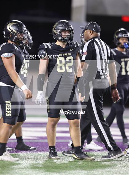 Thumbnail 2 in Big Spring vs Brownwood (UIL Football 4A Division 1 Bi-District) photogallery.