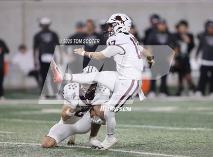 Thumbnail 2 in Big Spring vs Brownwood (UIL Football 4A Division 1 Bi-District) photogallery.