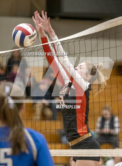 Thumbnail 3 in Milford vs. Illini Bluffs (IHSA 1A Super-Sectional Final) photogallery.