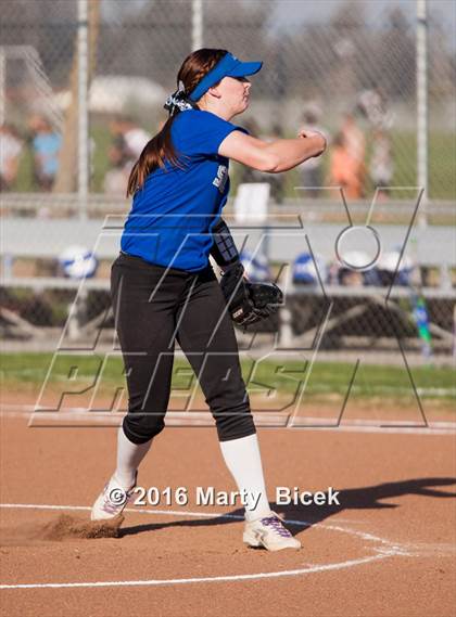 Thumbnail 2 in Sierra @ Enochs photogallery.