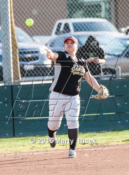 Thumbnail 2 in Sierra @ Enochs photogallery.