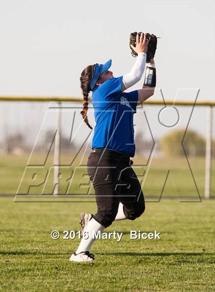 Thumbnail 1 in Sierra @ Enochs photogallery.