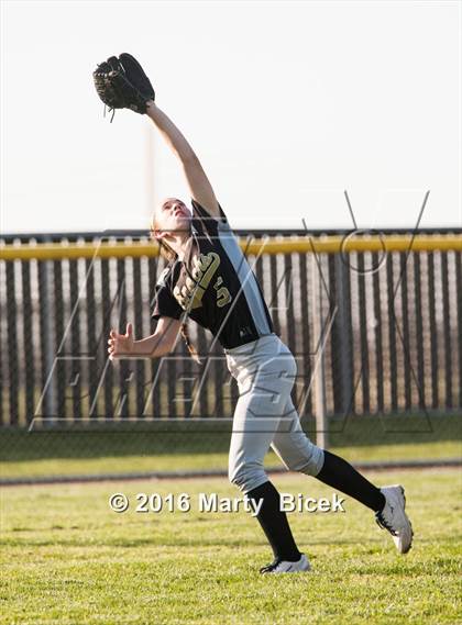 Thumbnail 2 in Sierra @ Enochs photogallery.