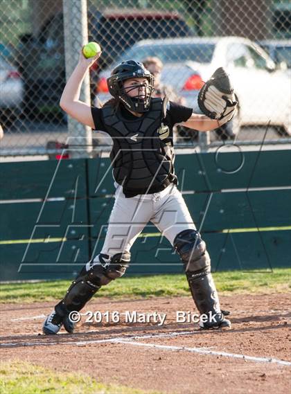 Thumbnail 3 in Sierra @ Enochs photogallery.