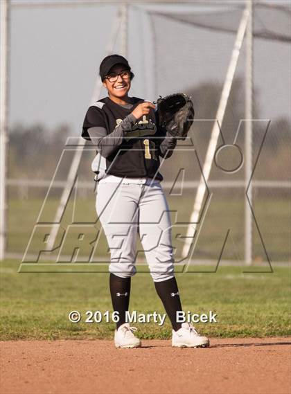 Thumbnail 3 in Sierra @ Enochs photogallery.