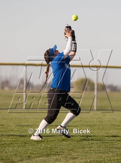 Thumbnail 3 in Sierra @ Enochs photogallery.