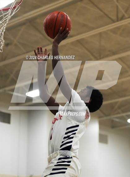 Thumbnail 3 in Madisonville vs Navasota (Mike Dacus Classic) photogallery.