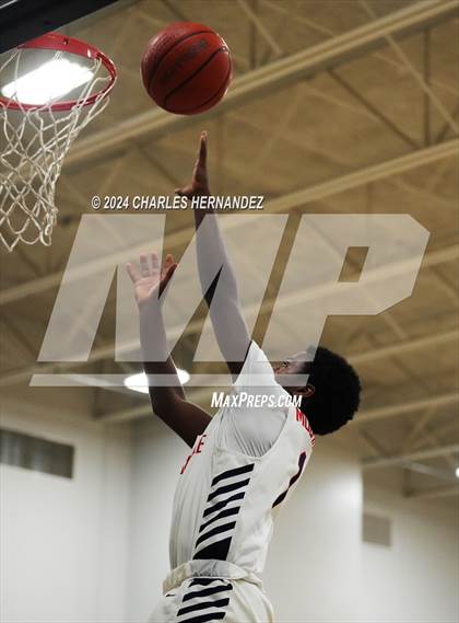 Thumbnail 2 in Madisonville vs Navasota (Mike Dacus Classic) photogallery.