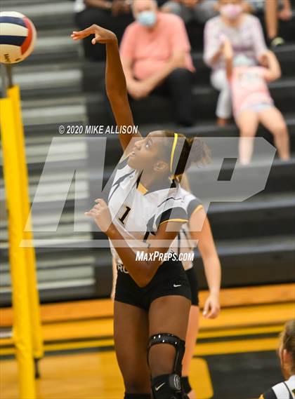 Thumbnail 1 in Chattanooga Central @ Hixson photogallery.