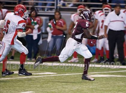 Thumbnail 1 in Fox Tech vs. Floresville (Texas Football Classic) photogallery.