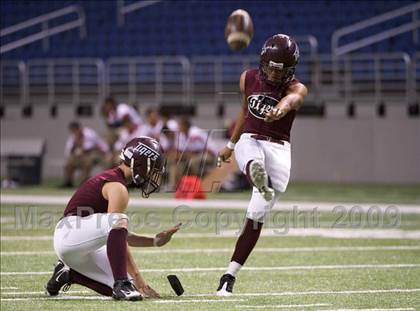 Thumbnail 1 in Fox Tech vs. Floresville (Texas Football Classic) photogallery.