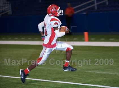 Thumbnail 2 in Fox Tech vs. Floresville (Texas Football Classic) photogallery.