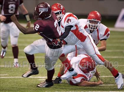 Thumbnail 2 in Fox Tech vs. Floresville (Texas Football Classic) photogallery.