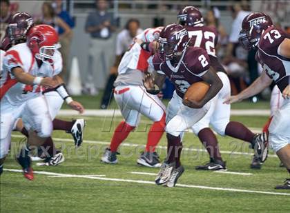 Thumbnail 2 in Fox Tech vs. Floresville (Texas Football Classic) photogallery.
