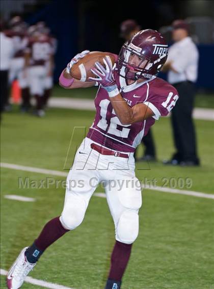 Thumbnail 1 in Fox Tech vs. Floresville (Texas Football Classic) photogallery.