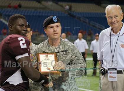 Thumbnail 2 in Fox Tech vs. Floresville (Texas Football Classic) photogallery.