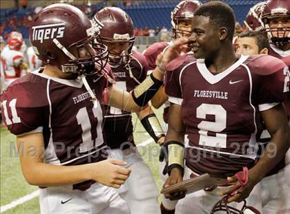 Thumbnail 2 in Fox Tech vs. Floresville (Texas Football Classic) photogallery.