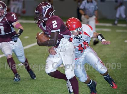 Thumbnail 2 in Fox Tech vs. Floresville (Texas Football Classic) photogallery.