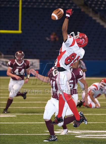 Thumbnail 1 in Fox Tech vs. Floresville (Texas Football Classic) photogallery.