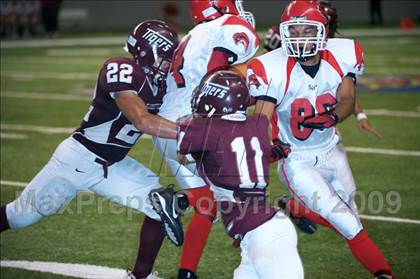 Thumbnail 3 in Fox Tech vs. Floresville (Texas Football Classic) photogallery.