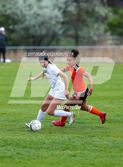 Thumbnail 3 in Niwot vs. Erie (CHSAA 4A First Round) photogallery.