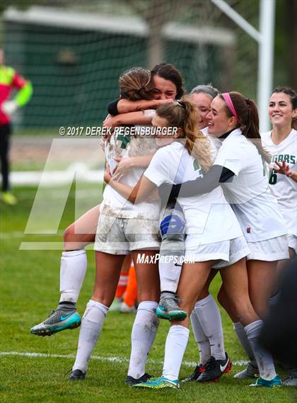 Thumbnail 2 in Niwot vs. Erie (CHSAA 4A First Round) photogallery.