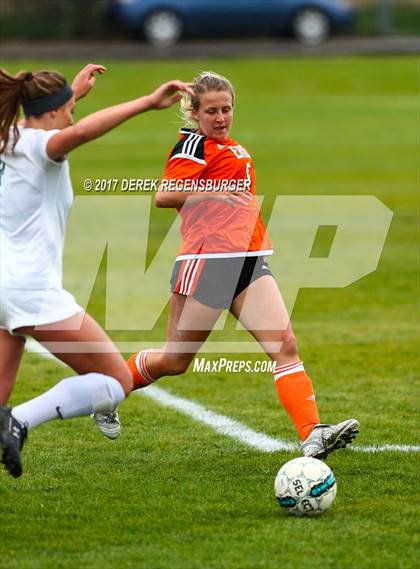 Thumbnail 2 in Niwot vs. Erie (CHSAA 4A First Round) photogallery.