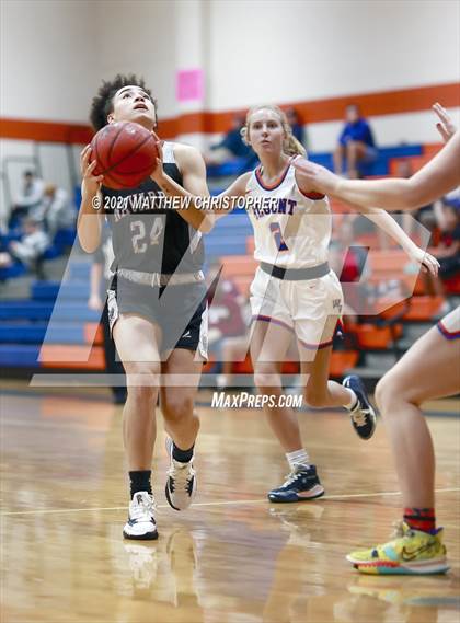 Thumbnail 2 in Navarre vs. William Blount (Sandestin Christmas Classic) photogallery.