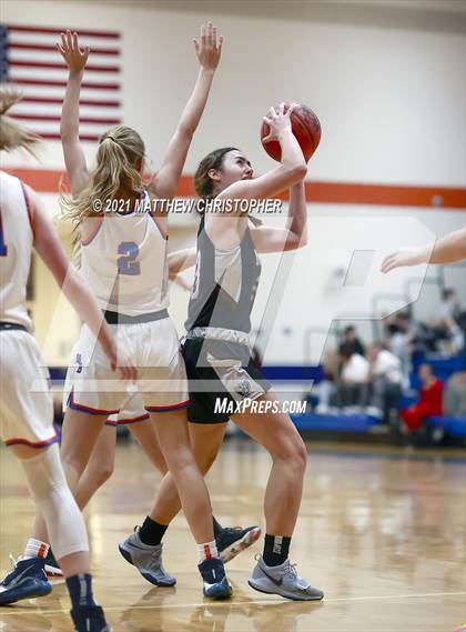 Thumbnail 1 in Navarre vs. William Blount (Sandestin Christmas Classic) photogallery.