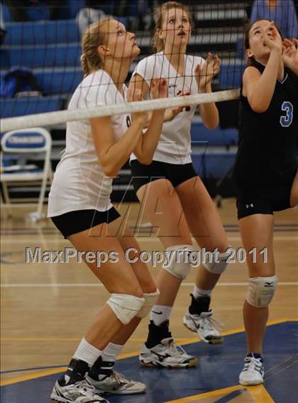Thumbnail 2 in Agoura vs Simi Valley photogallery.