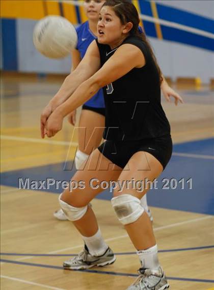 Thumbnail 1 in Agoura vs Simi Valley photogallery.