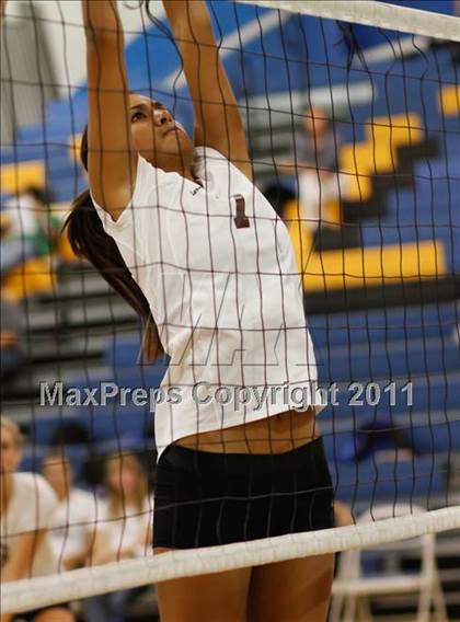 Thumbnail 1 in Agoura vs Simi Valley photogallery.