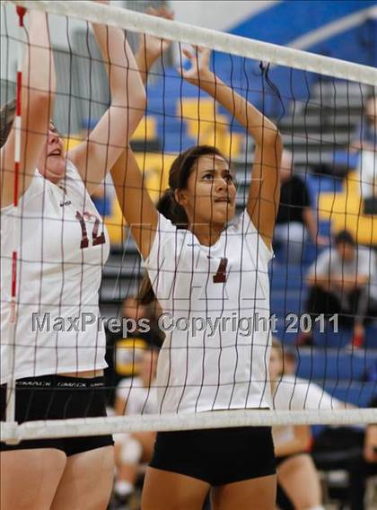 Thumbnail 2 in Agoura vs Simi Valley photogallery.