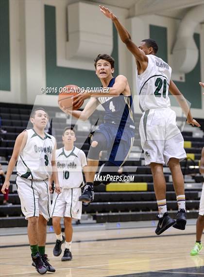 Thumbnail 2 in La Costa Canyon vs Oceanside (Grossmont Winter Tournament) photogallery.