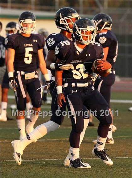Thumbnail 3 in Loyola vs. St. John Bosco photogallery.