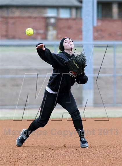 Thumbnail 1 in Ennis vs Rockwall (Forney-North Forney Invitational) photogallery.