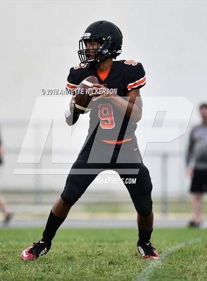 Thumbnail 2 in Spruce Creek vs. Leesburg (Spring Scrimmage) photogallery.