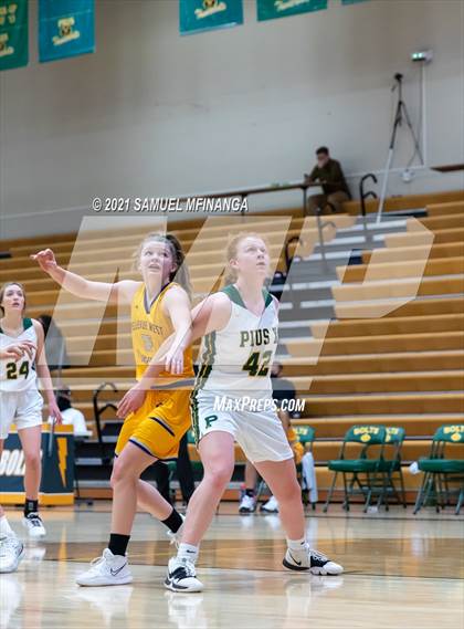 Thumbnail 3 in Bellevue West @ Pius X photogallery.