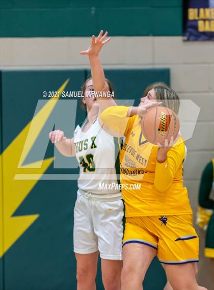 Thumbnail 2 in Bellevue West @ Pius X photogallery.